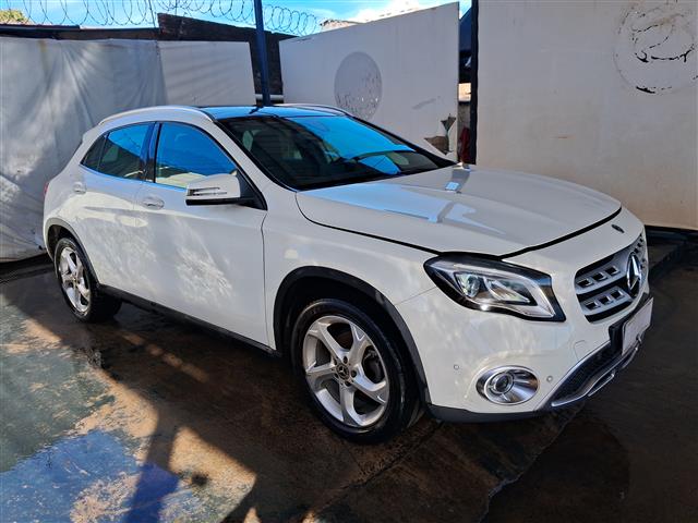 MERCEDES-BENZ GLA200FF ANO 2017 MERCEDES-BENZ GLA200FF ANO 2017